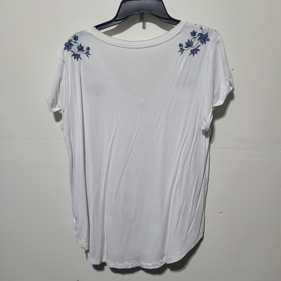 AEO Soft & Sexy Floral Embroidered V-Neck Shortsleeve Shirt - Picture 6 of 7